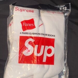 Hanes Supreme White Cushion Crew Socks - 4 Pairs